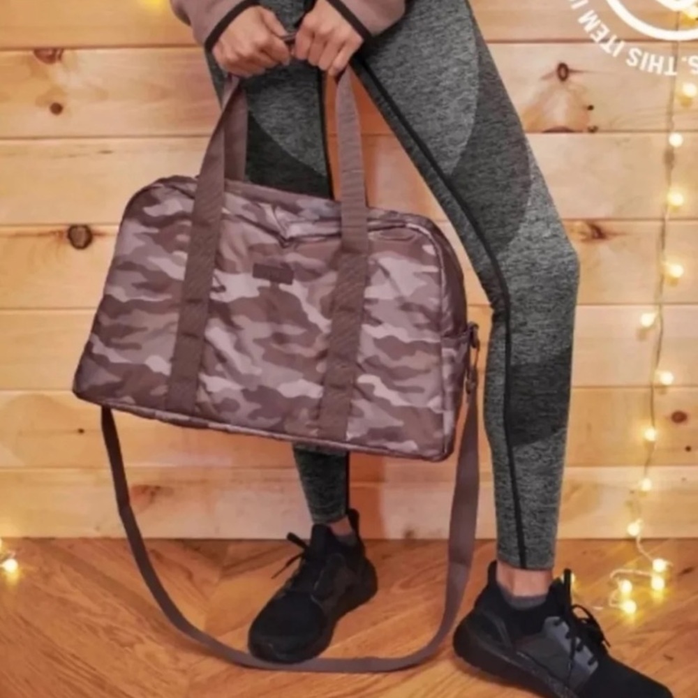 Victoria’s Secret PINK gym duffle